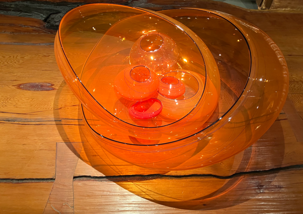 Chihuly curved artwork